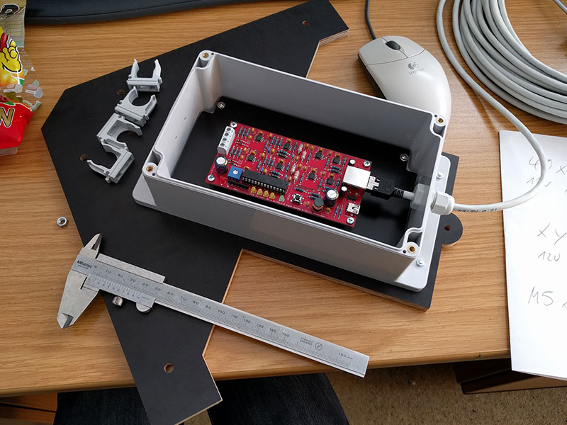 Picture: Mounting plate and case for preamplifier